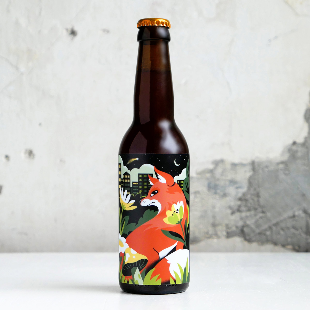 Beer bottle with illustrated beer label, featuring a fox